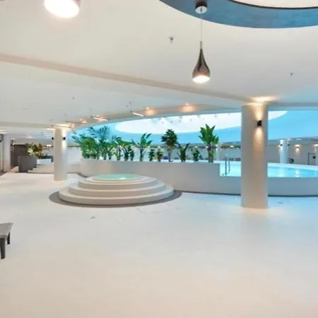 Hanza Tower - 24 Jacussi & Sauna & Pool شقة شتشيتسين