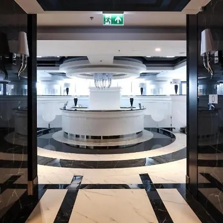 شقة Hanza Tower - 24 Jacussi & Sauna & Pool *